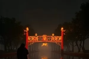 短片集《春日鸦鸣》封面：初春日光下停在电线上的两只乌鸦