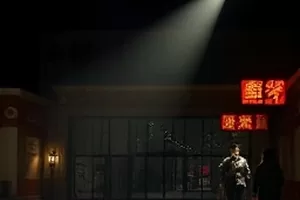 纪录剧《长河夜航》封面：夜色中的货船与河面倒影灯火